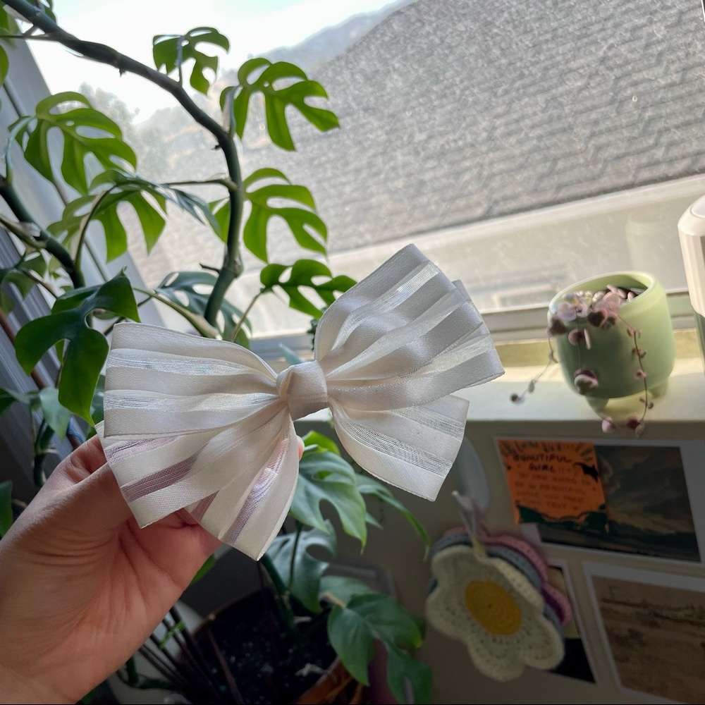 NEW white bow